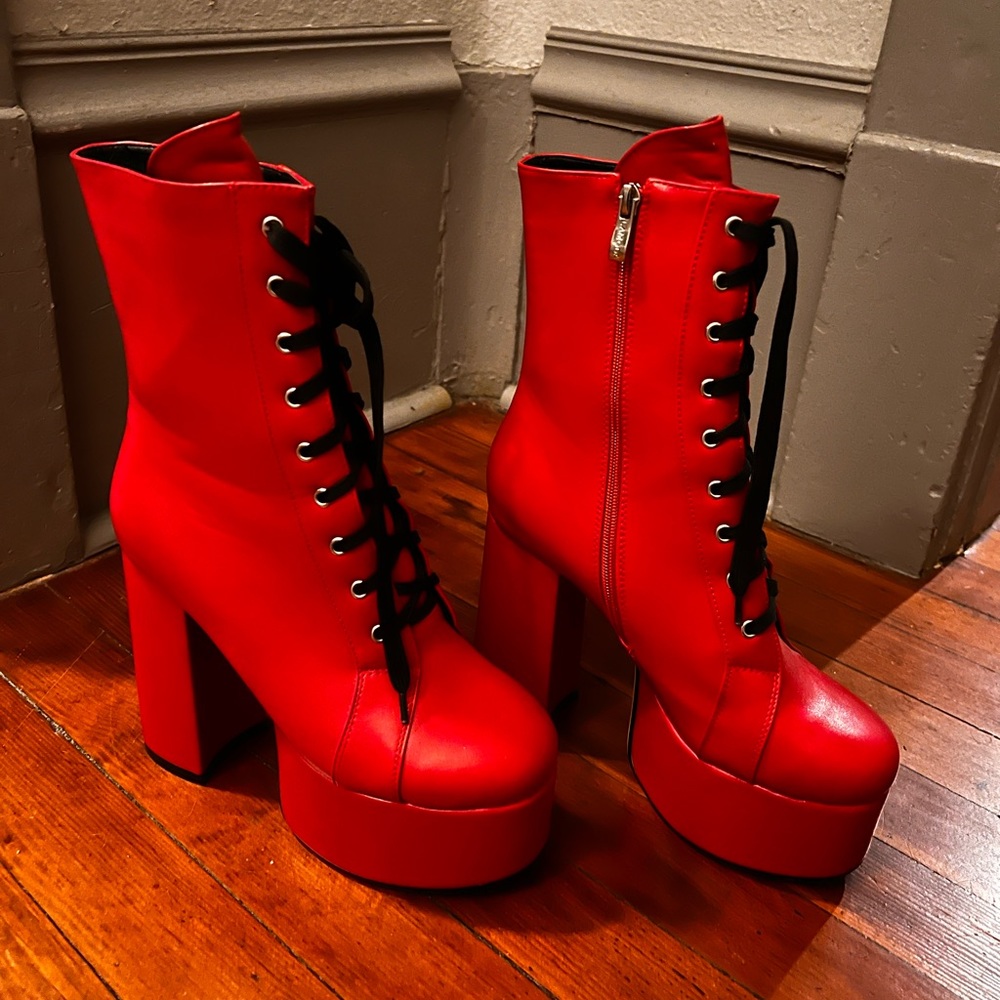 LAMODA strut walk extreme corset platform ankle boots in red